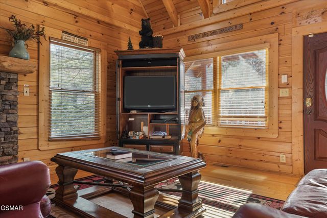 1679 Mountain Lodge Way, Pigeon Forge, TN 37862