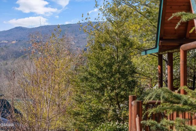 1679 Mountain Lodge Way, Pigeon Forge, TN 37862