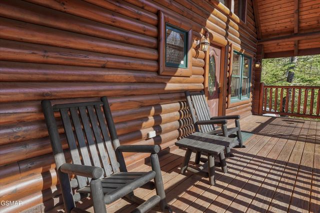 1679 Mountain Lodge Way, Pigeon Forge, TN 37862