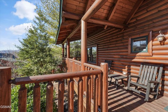 1679 Mountain Lodge Way, Pigeon Forge, TN 37862