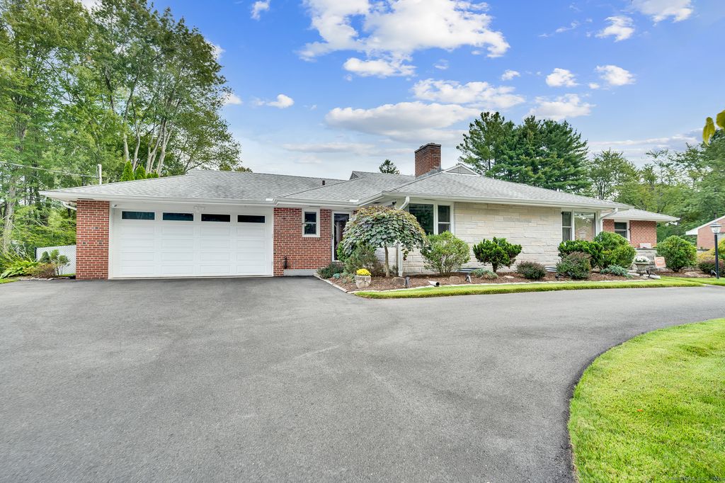 11 Westbrook Road, Bloomfield, CT 06002