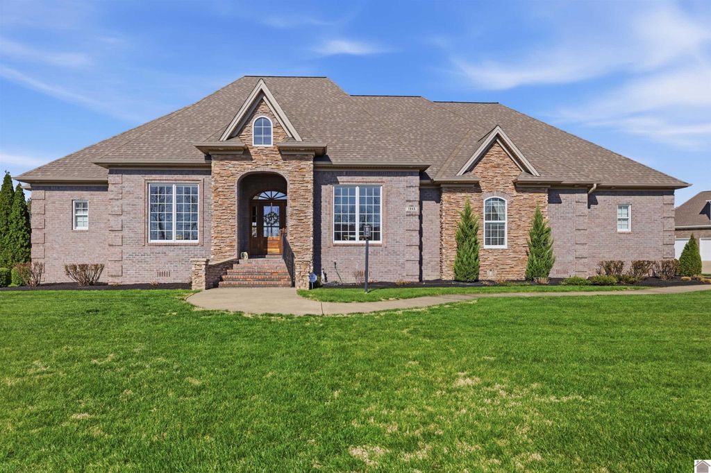 1945 Deerhaven, Paducah, KY 42001