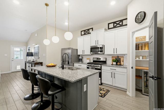 7123 Pioneer Rock, San Antonio, TX 78253