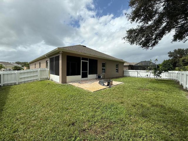 5997 Ridge Lake Circle, Vero Beach, FL 32967