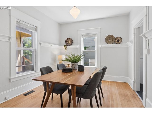 936 N KILLINGSWORTH Ct, Portland, OR 97217
