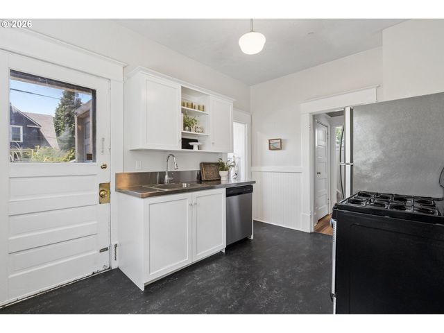 936 N KILLINGSWORTH Ct, Portland, OR 97217