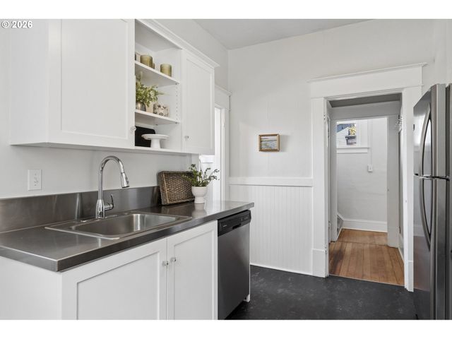936 N KILLINGSWORTH Ct, Portland, OR 97217