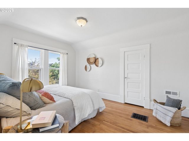 936 N KILLINGSWORTH Ct, Portland, OR 97217