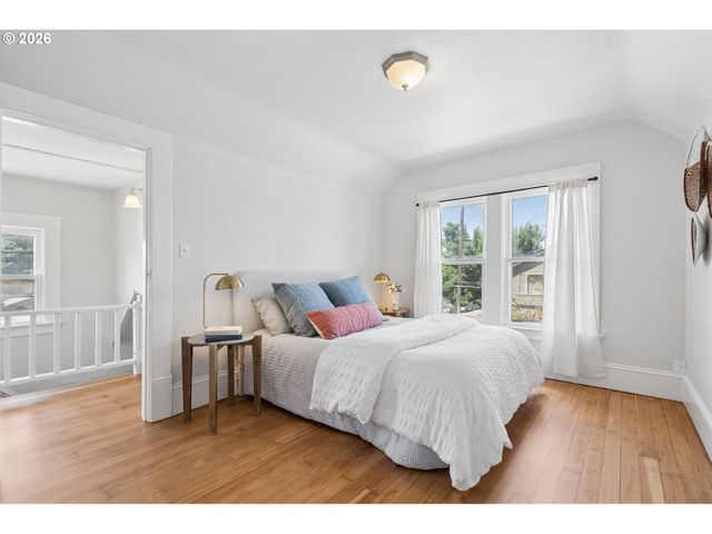 936 N KILLINGSWORTH Ct, Portland, OR 97217