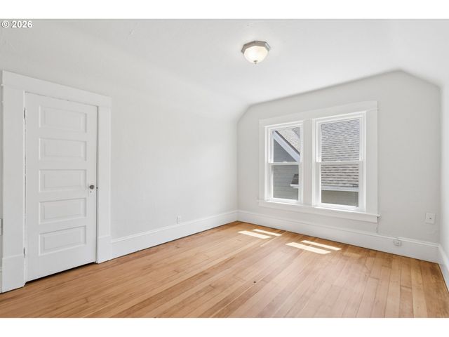 936 N KILLINGSWORTH Ct, Portland, OR 97217