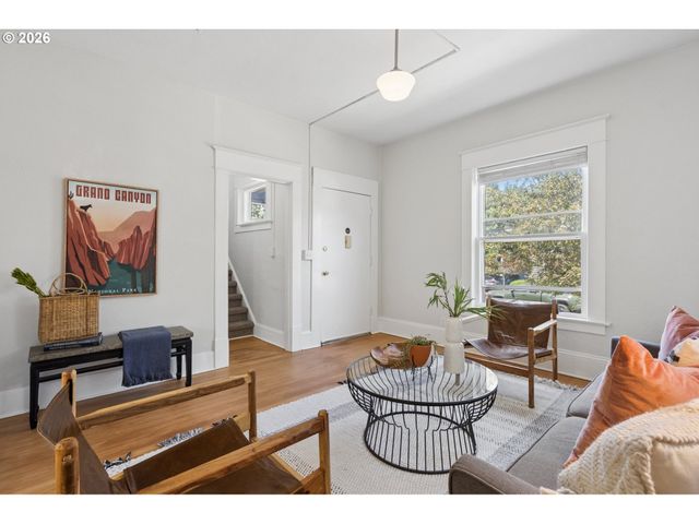 936 N KILLINGSWORTH Ct, Portland, OR 97217
