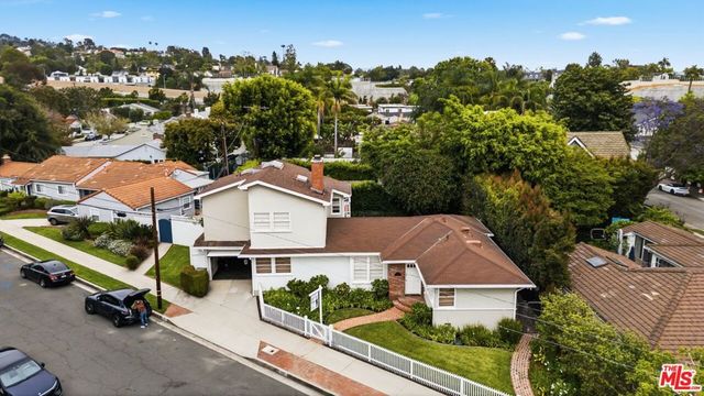 220 Beloit Avenue, Los Angeles, CA 90049