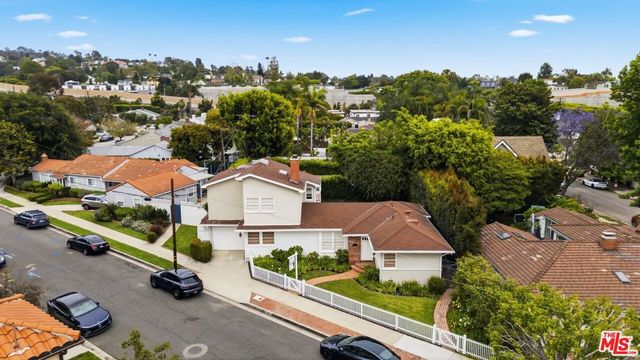 220 Beloit Avenue, Los Angeles, CA 90049