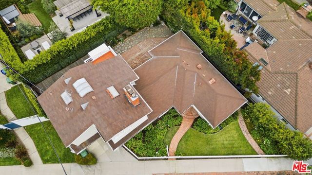 220 Beloit Avenue, Los Angeles, CA 90049