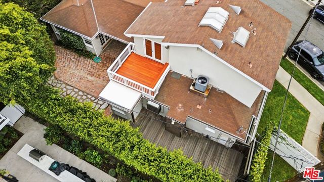 220 Beloit Avenue, Los Angeles, CA 90049