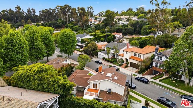 220 Beloit Avenue, Los Angeles, CA 90049