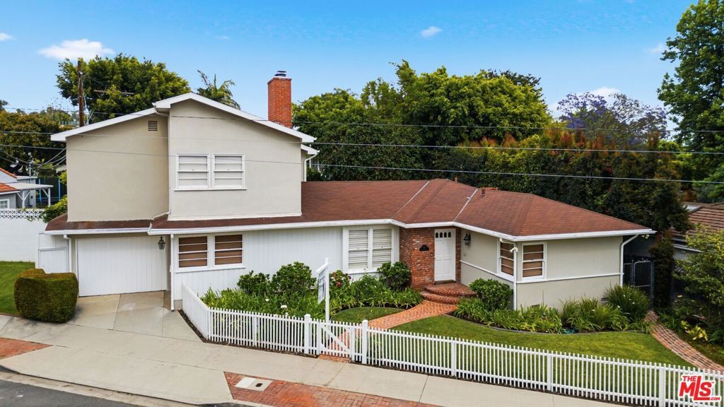 220 Beloit Avenue, Los Angeles, CA 90049