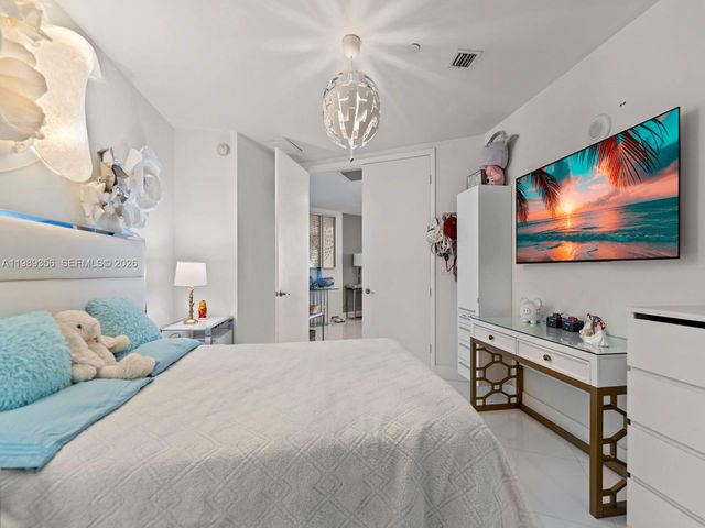 15901 Collins Ave 403, Sunny Isles Beach, FL 33160