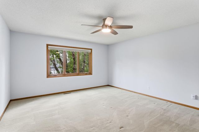 1467 Kings Crest, Eagan, MN 55122