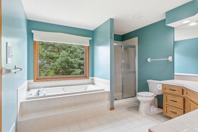 1467 Kings Crest, Eagan, MN 55122