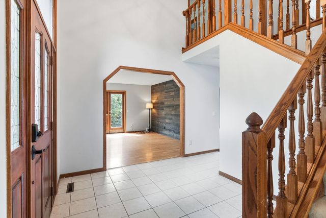 1467 Kings Crest, Eagan, MN 55122