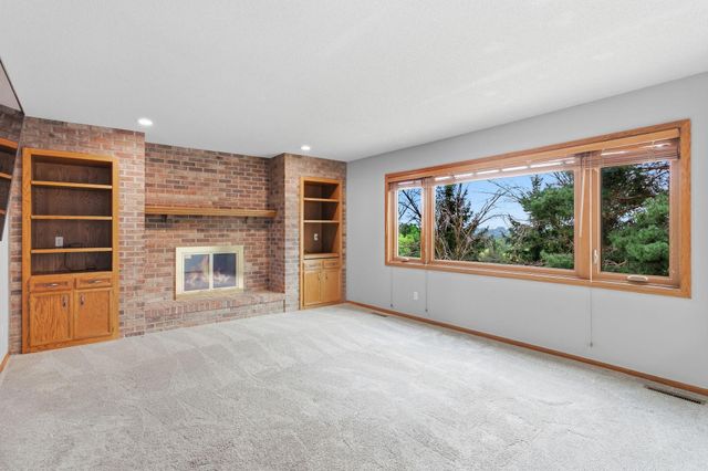 1467 Kings Crest, Eagan, MN 55122