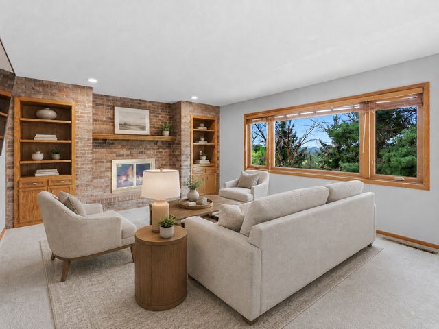 1467 Kings Crest, Eagan, MN 55122