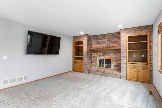 1467 Kings Crest, Eagan, MN 55122