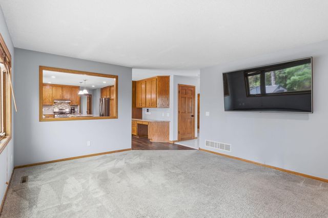 1467 Kings Crest, Eagan, MN 55122