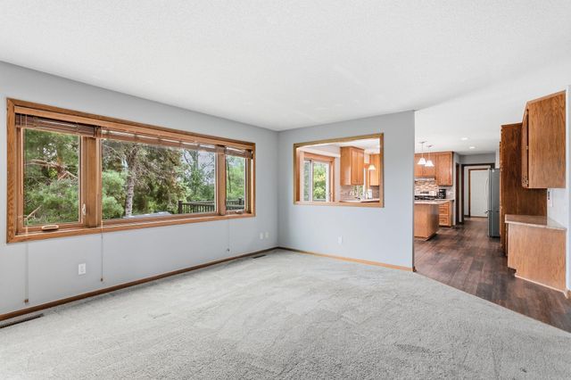 1467 Kings Crest, Eagan, MN 55122