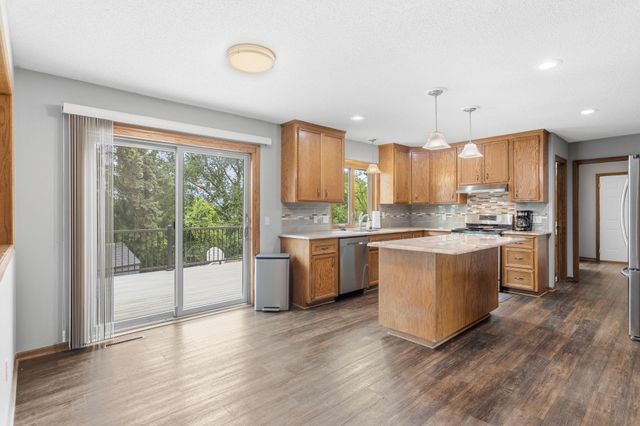 1467 Kings Crest, Eagan, MN 55122