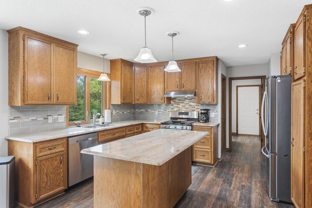 1467 Kings Crest, Eagan, MN 55122