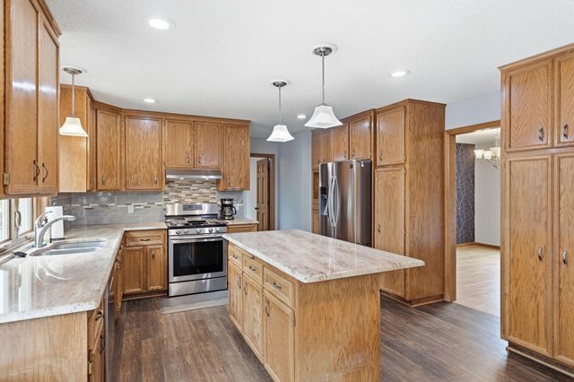 1467 Kings Crest, Eagan, MN 55122