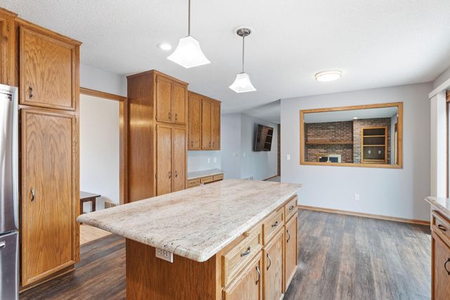 1467 Kings Crest, Eagan, MN 55122