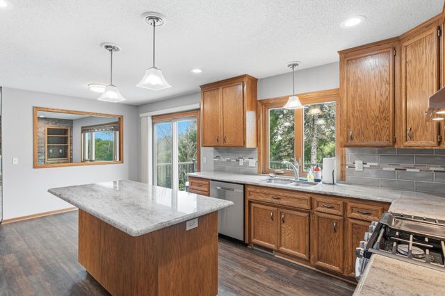 1467 Kings Crest, Eagan, MN 55122