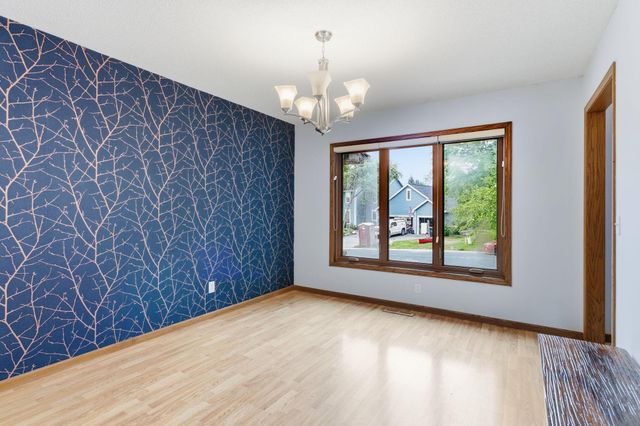 1467 Kings Crest, Eagan, MN 55122