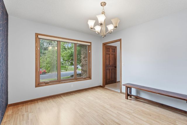 1467 Kings Crest, Eagan, MN 55122