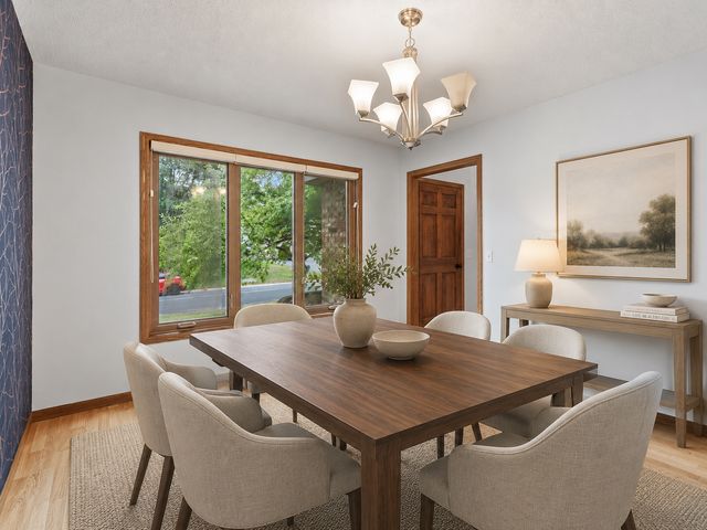 1467 Kings Crest, Eagan, MN 55122