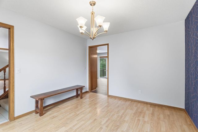 1467 Kings Crest, Eagan, MN 55122