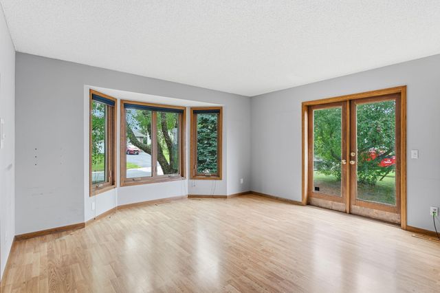 1467 Kings Crest, Eagan, MN 55122