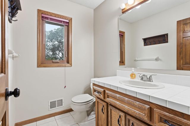 1467 Kings Crest, Eagan, MN 55122