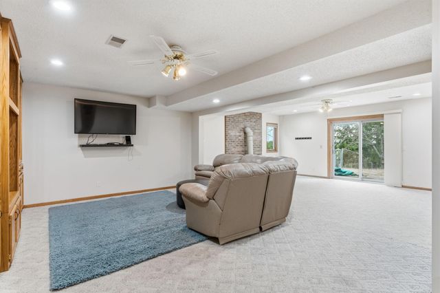 1467 Kings Crest, Eagan, MN 55122