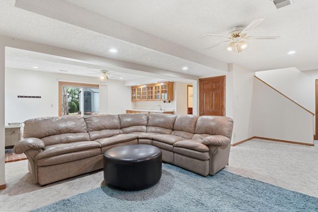 1467 Kings Crest, Eagan, MN 55122