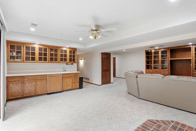 1467 Kings Crest, Eagan, MN 55122