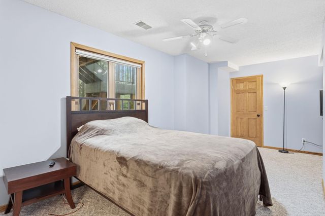 1467 Kings Crest, Eagan, MN 55122