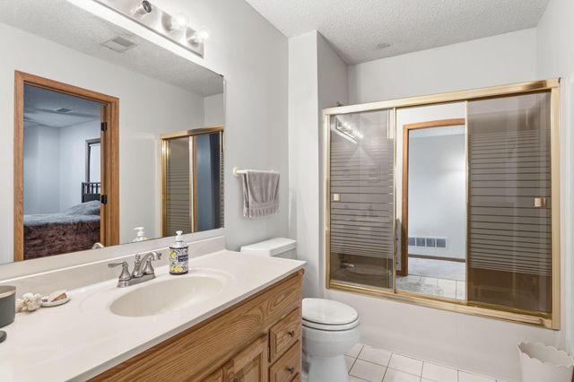 1467 Kings Crest, Eagan, MN 55122