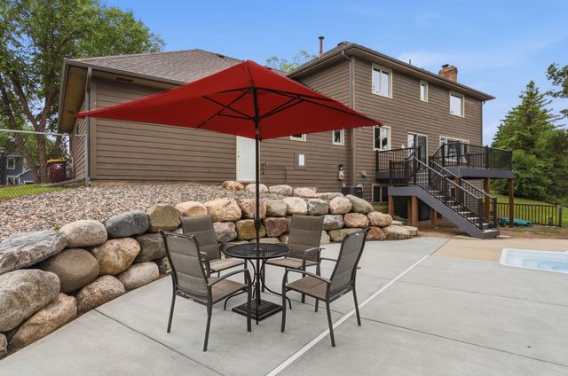 1467 Kings Crest, Eagan, MN 55122