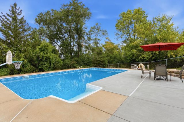 1467 Kings Crest, Eagan, MN 55122