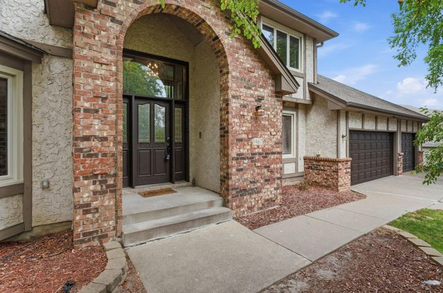 1467 Kings Crest, Eagan, MN 55122