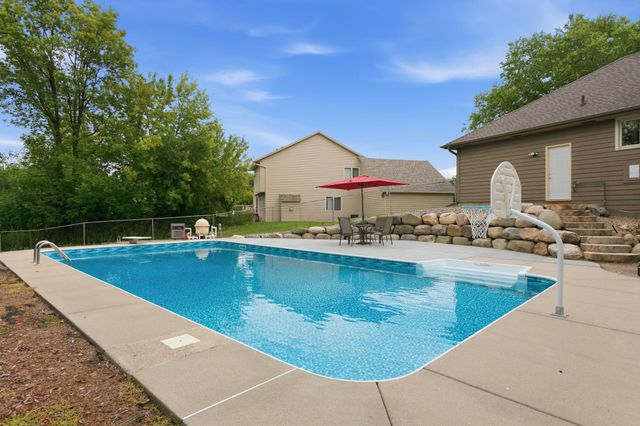 1467 Kings Crest, Eagan, MN 55122